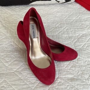 NWOT Suede Steve Madden ULLTRA red heel